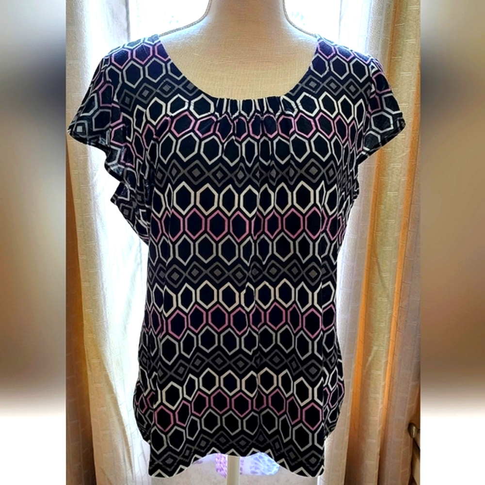 ❌❌ SOLD ❌❌ LIZ & CO. Super Cute Cap Sleeve Ruched Neckline Blouse
